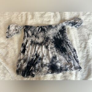Tie dye black and white moral fiber smocked top size L